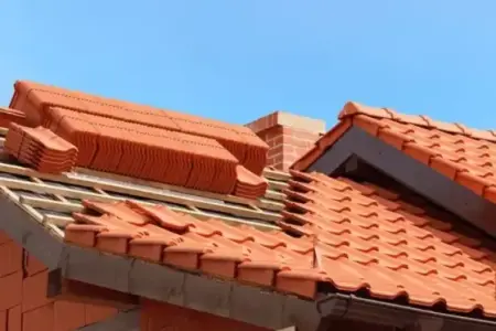 Pose et rénovation de toiture en tuiles à Saint-Estèphe